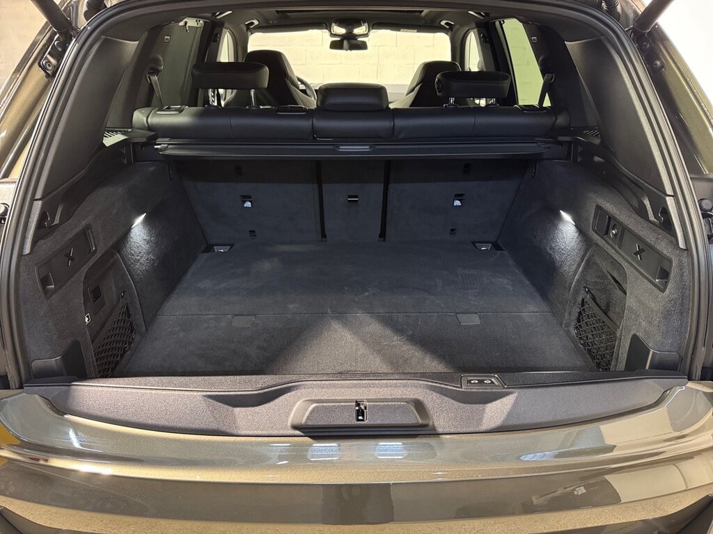 vehicle-2968856-11-2